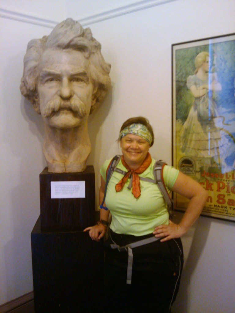 Tamela Rich & bust of Mark Twain in Hannibal, MO 2010